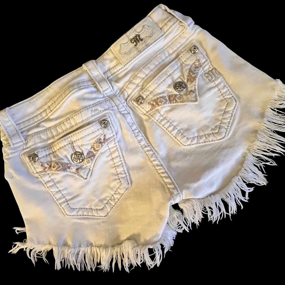 Miss Me White Denim Signature Shorts JP7293H Frayed Fringe Hem Embroidered 26